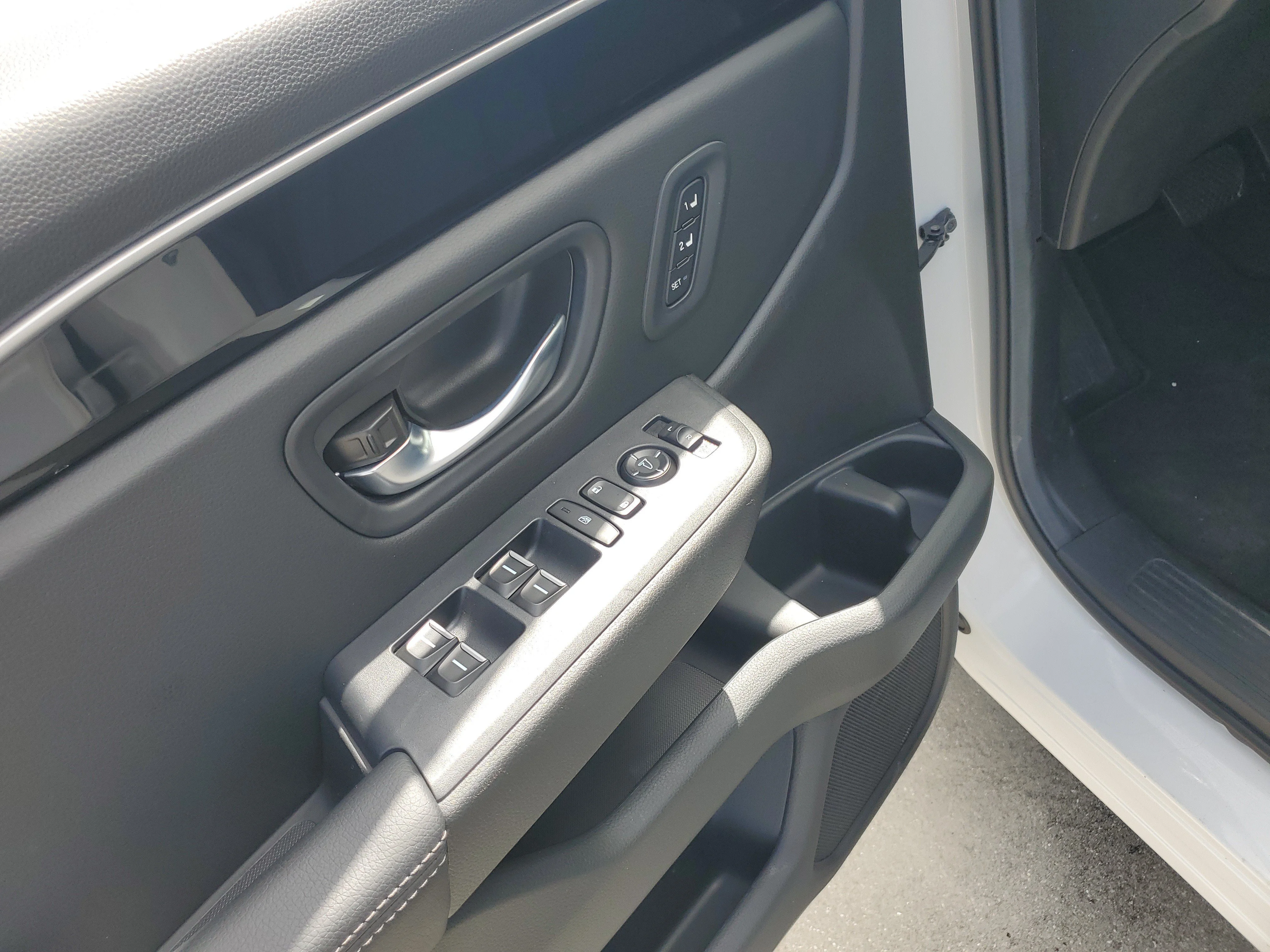 Used 2025 White Honda Touring image 22