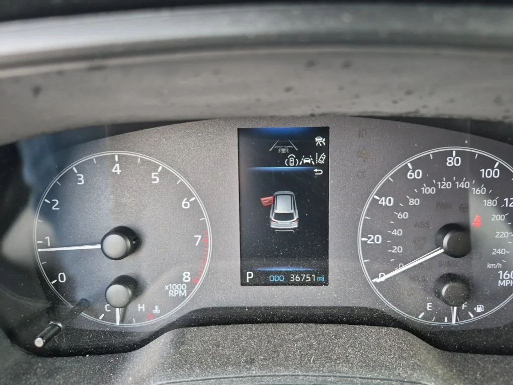 Used 2023 Pearl Toyota LE image 16