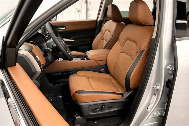 New 2025 Brilliant Silver Metallic Nissan Platinum image 10