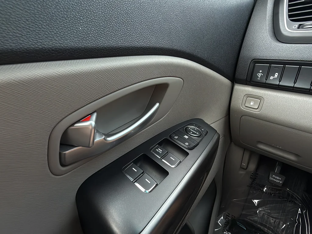 Used 2019 Snow White Pearl Kia EX image 10