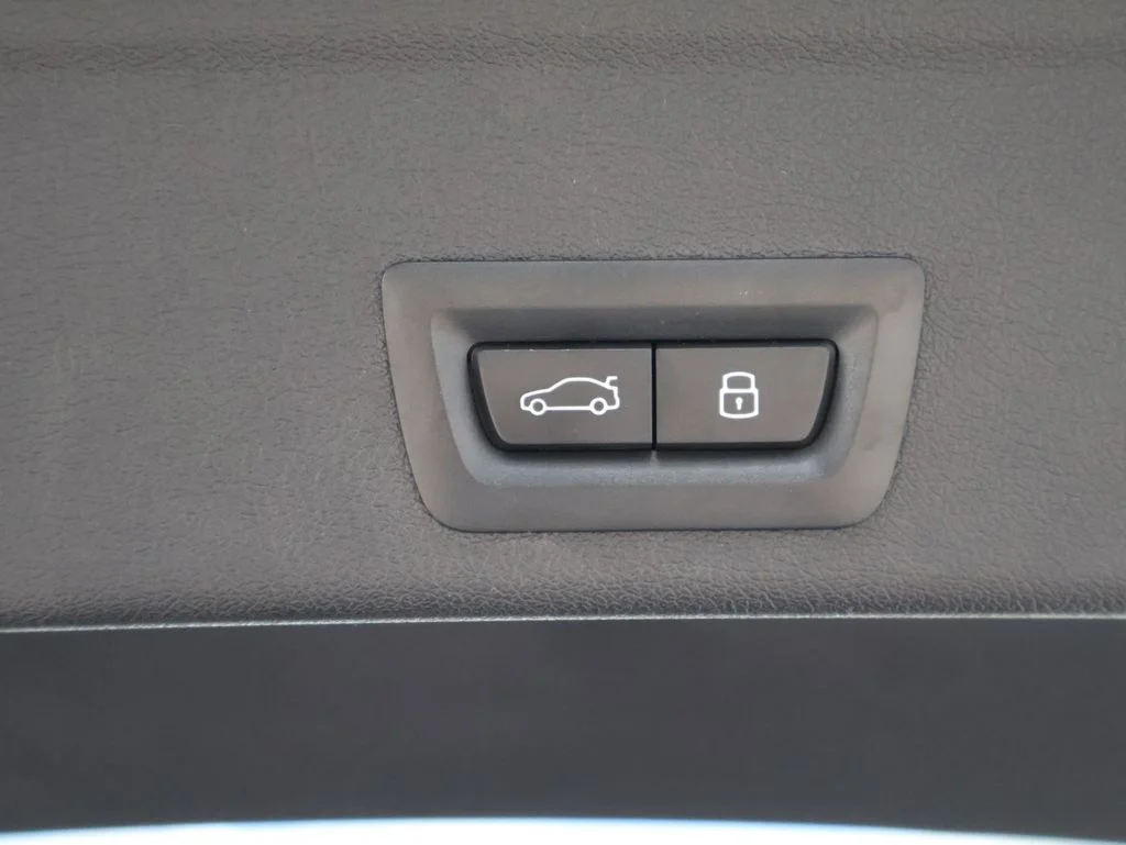 Used 2026 Gray BMW M60i image 18