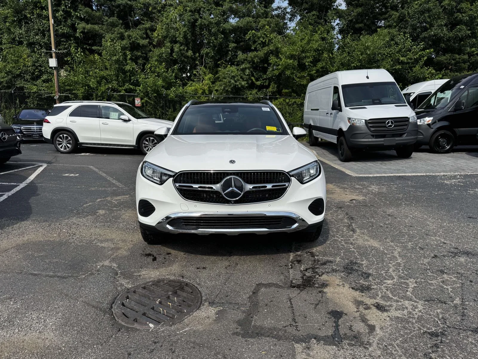Used 2023  Mercedes-Benz GLC 300 image 2