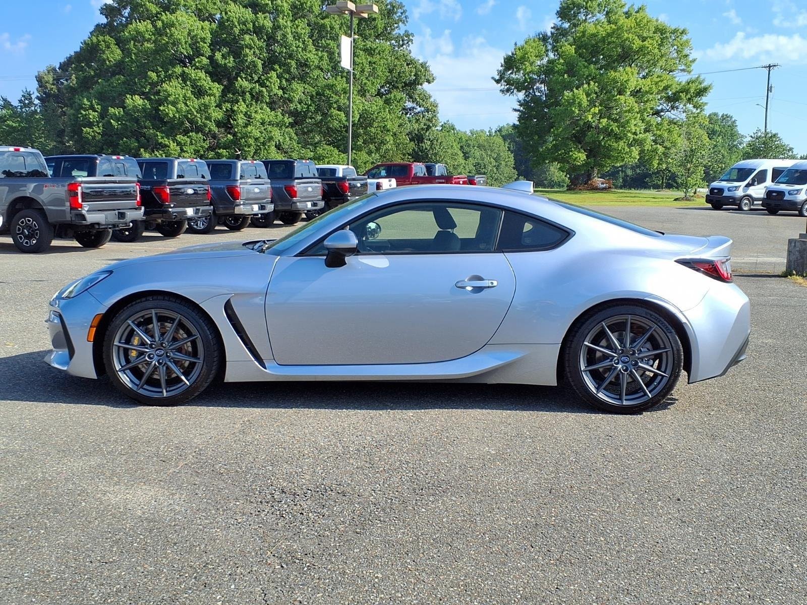 Used 2023 Ice Silver Metallic Subaru Limited image 3