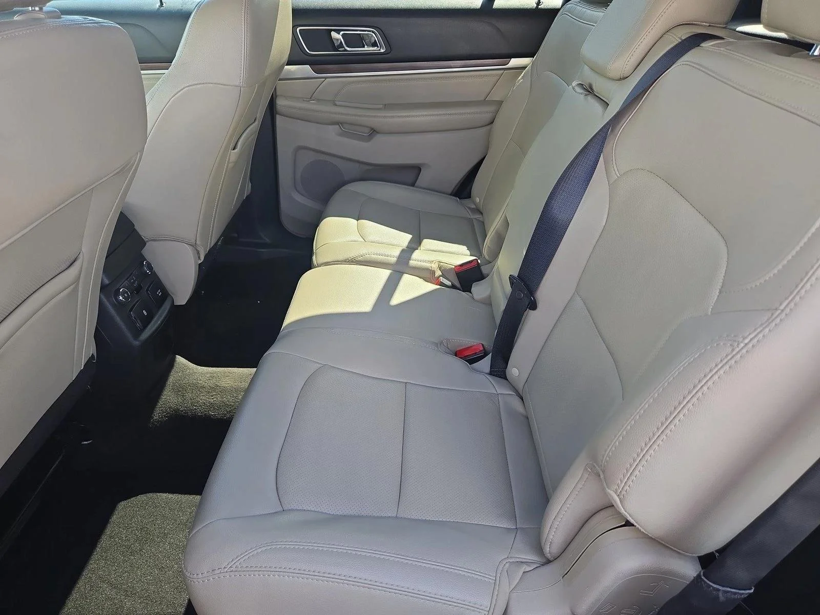 Used 2018 Ruby Red Metallic Tinted Clearcoat Ford Limited image 20