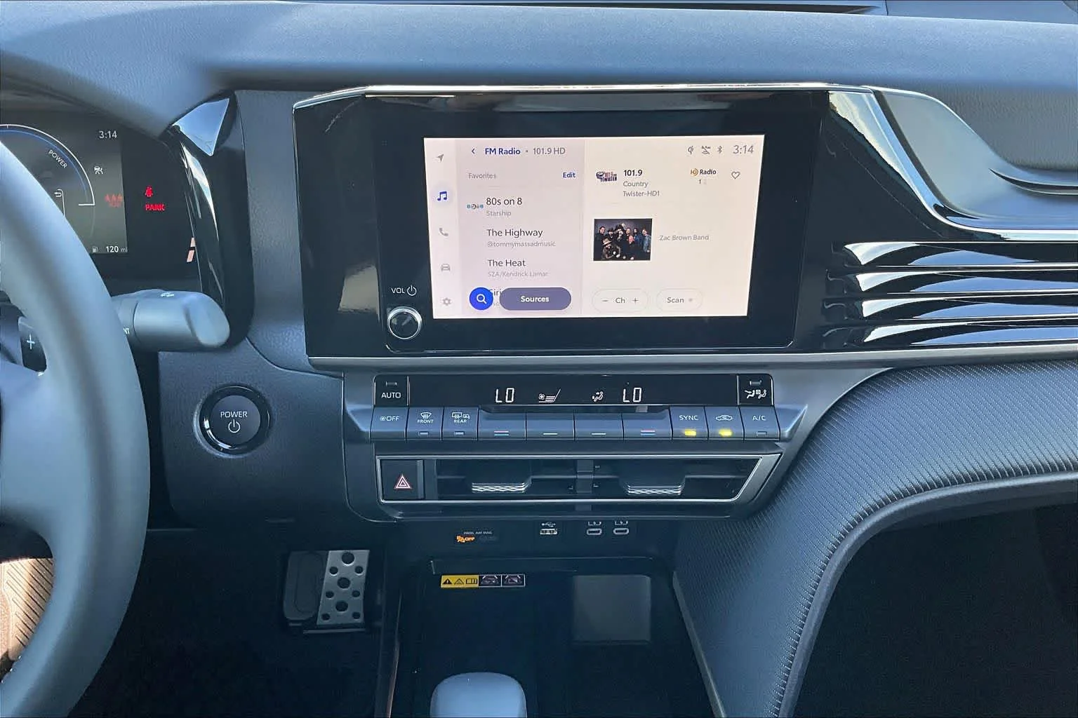 2026 Toyota Camry SE - Photo 6