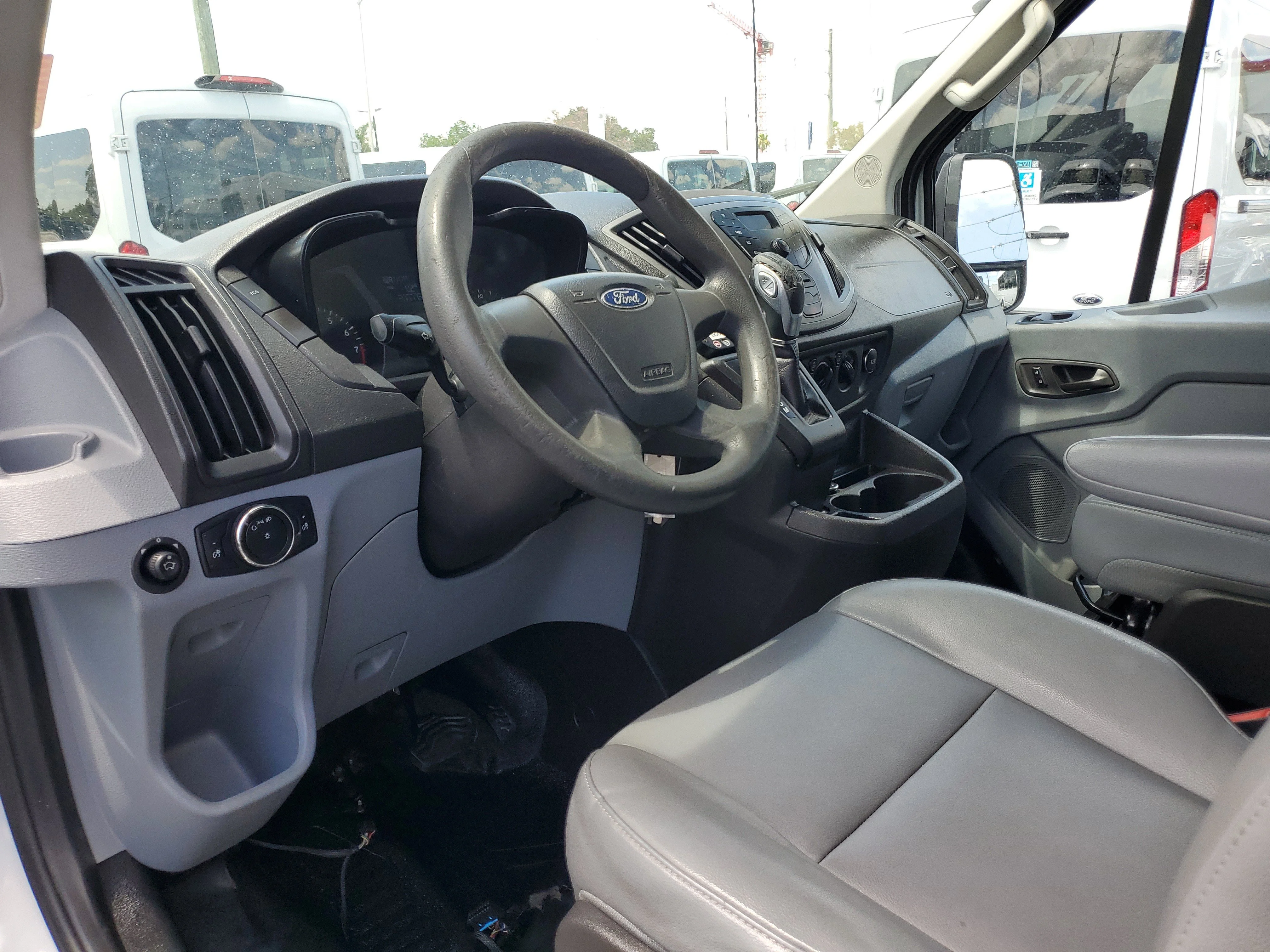 2015 Ford Transit XLT - Photo 12