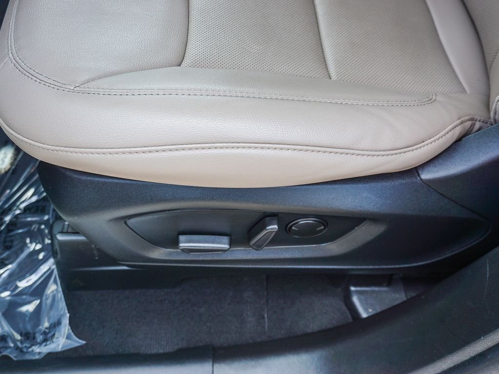 Used 2023 Silver Metallic Ford Limited image 19