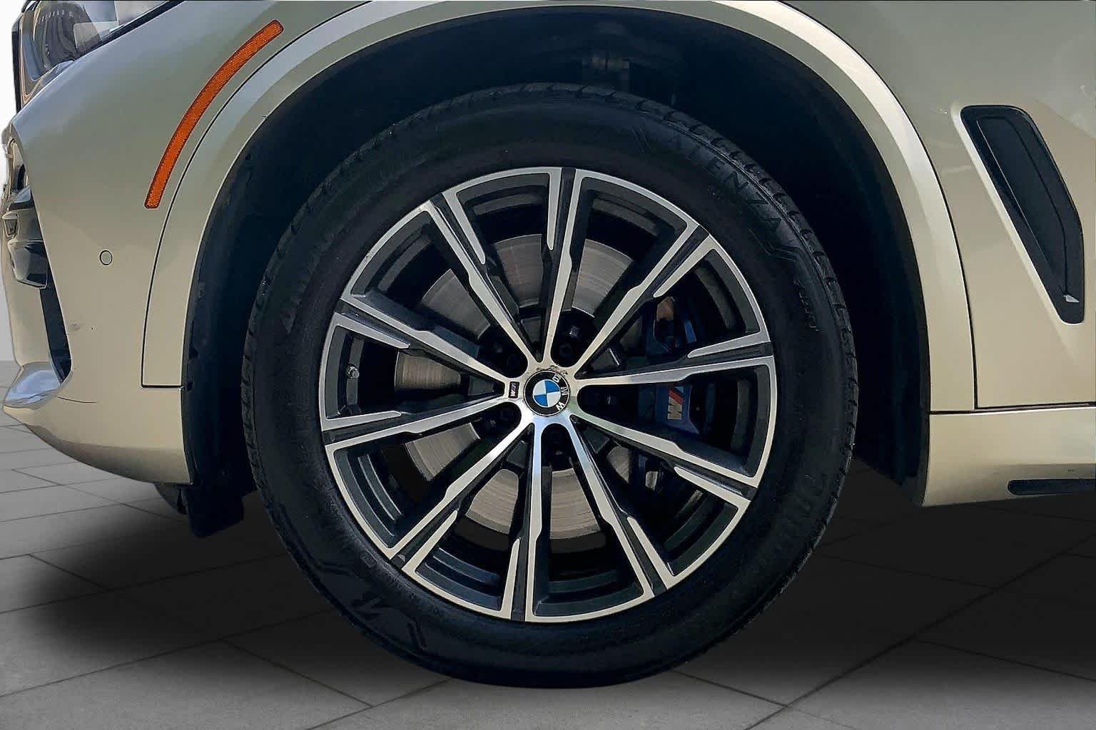 Used 2019 Sunstone Metallic BMW xDrive50i image 11