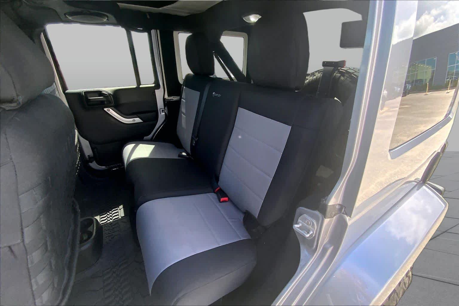 Used 2014 Billet Clearcoat Metallic Jeep Rubicon X image 21