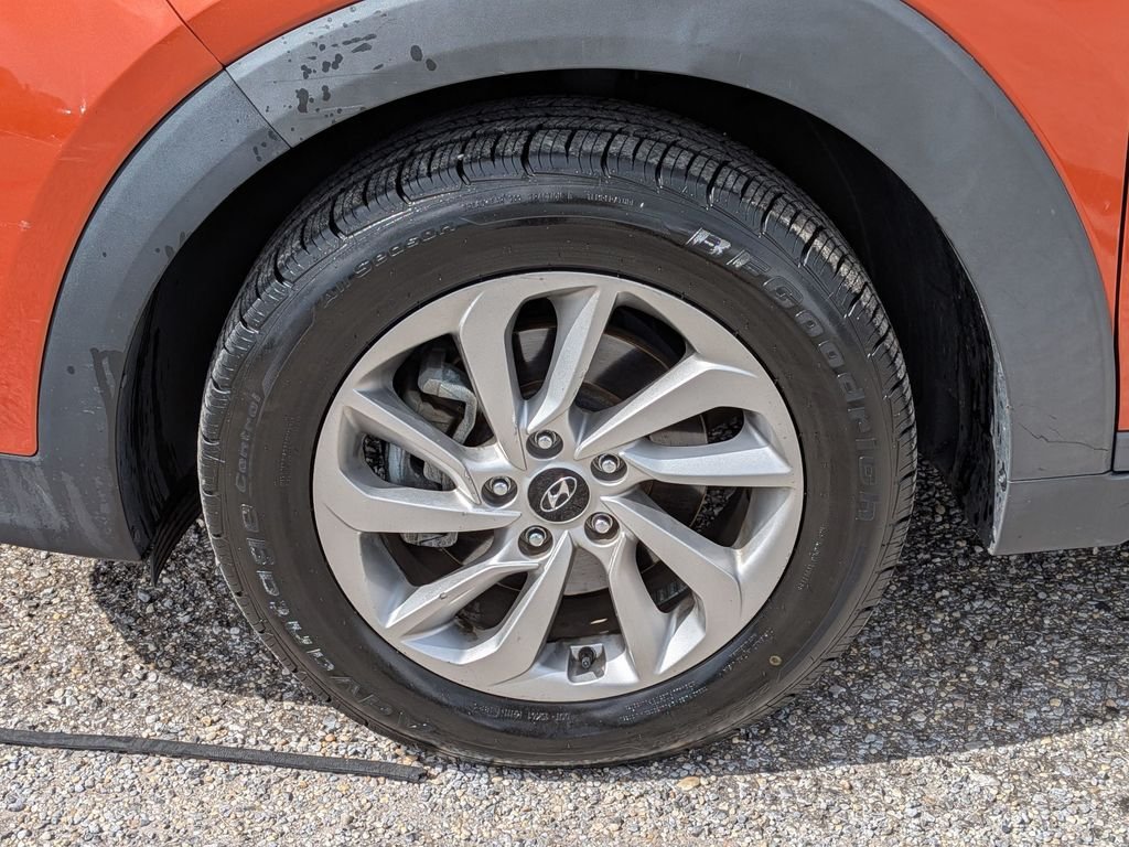 Used 2016 Orange Hyundai SE image 12