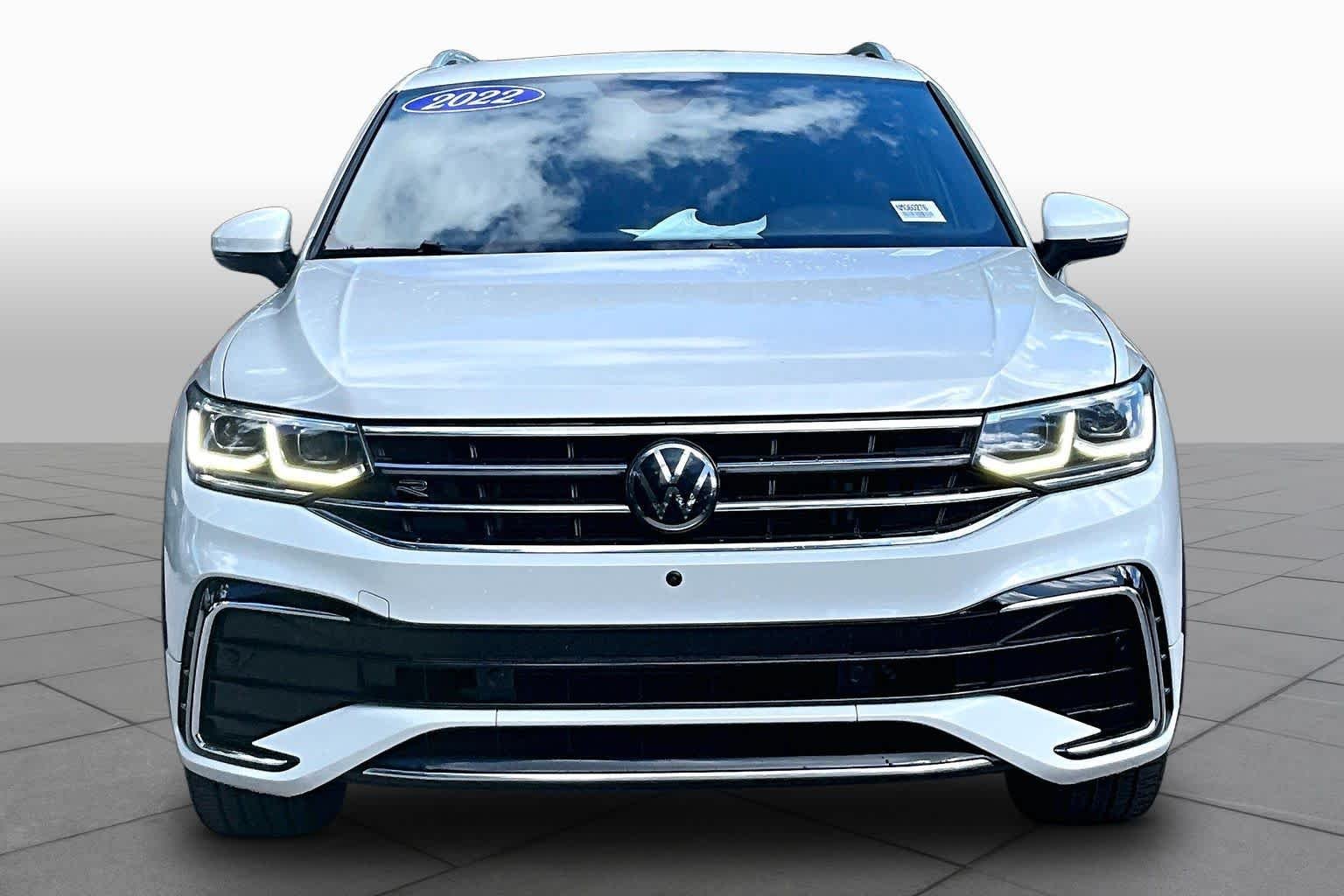 Used 2022 Oryx White Pearl Volkswagen SEL R-Line image 4