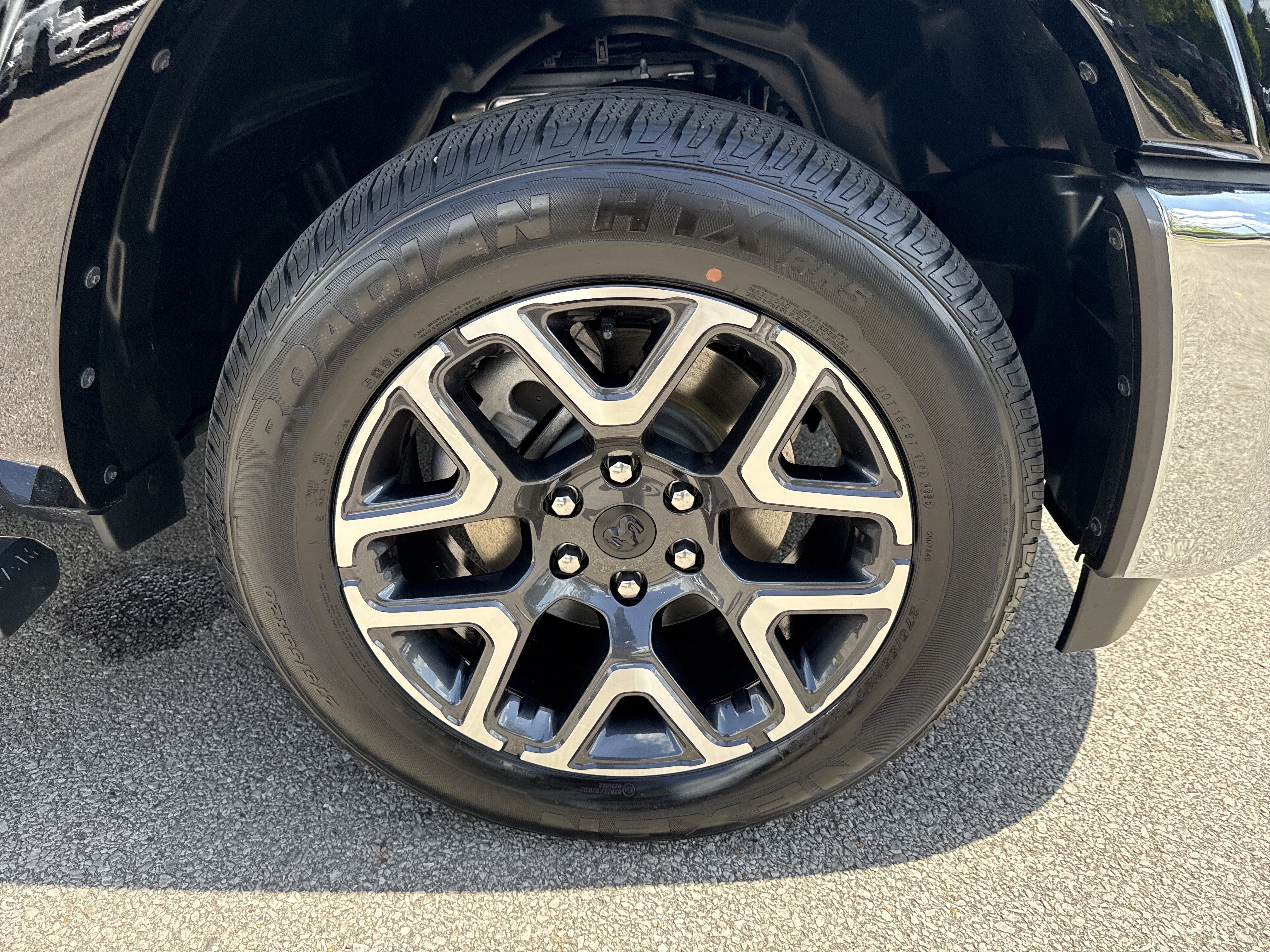 New 2026 Diamond Black Crystal Pearl-Coat Exterior Paint RAM Laramie image 15