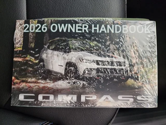 New 2026 Bright White Clear-Coat Exterior Paint Jeep Limited image 34