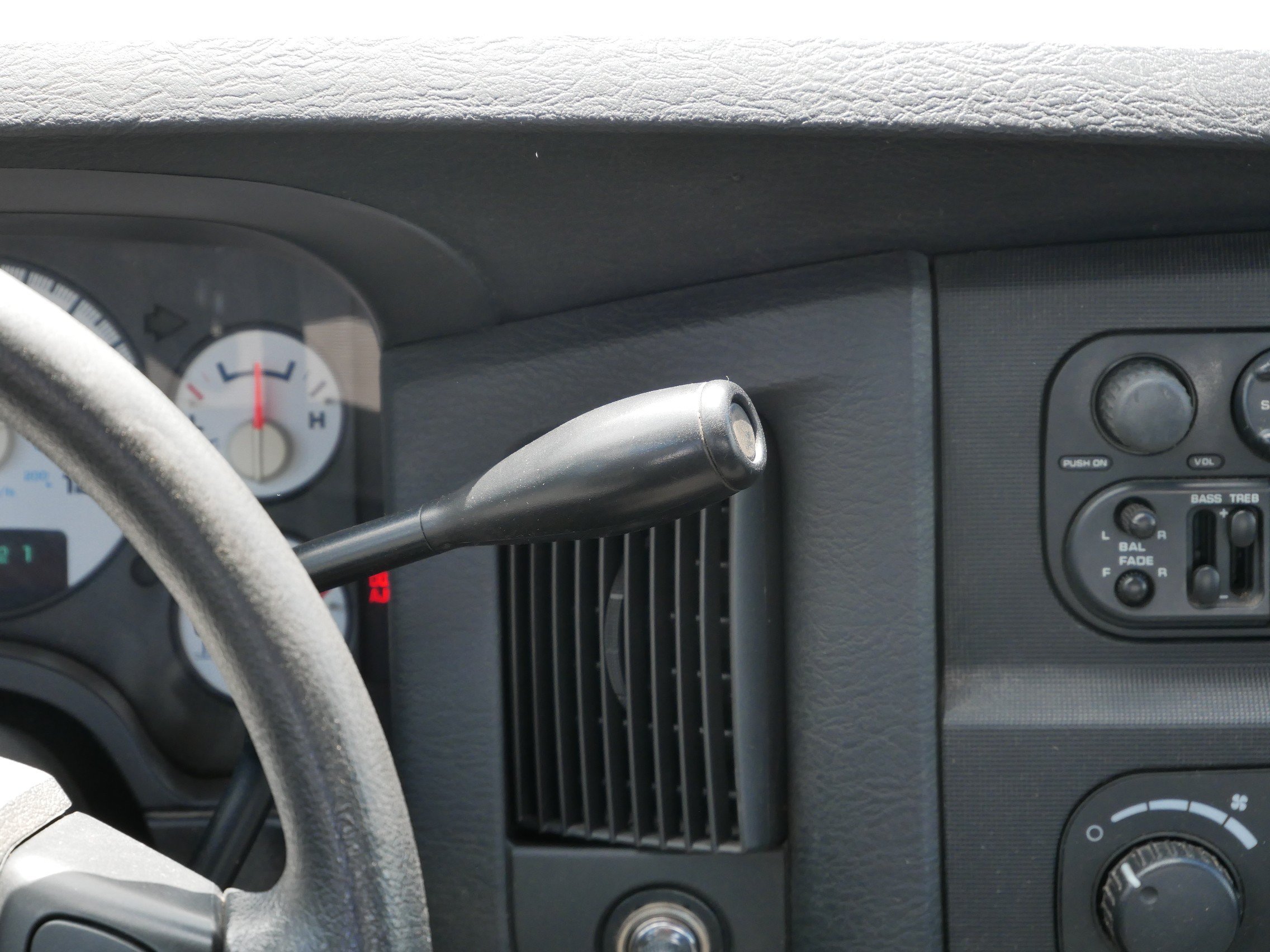 Used 2005 Red Dodge SLT image 17