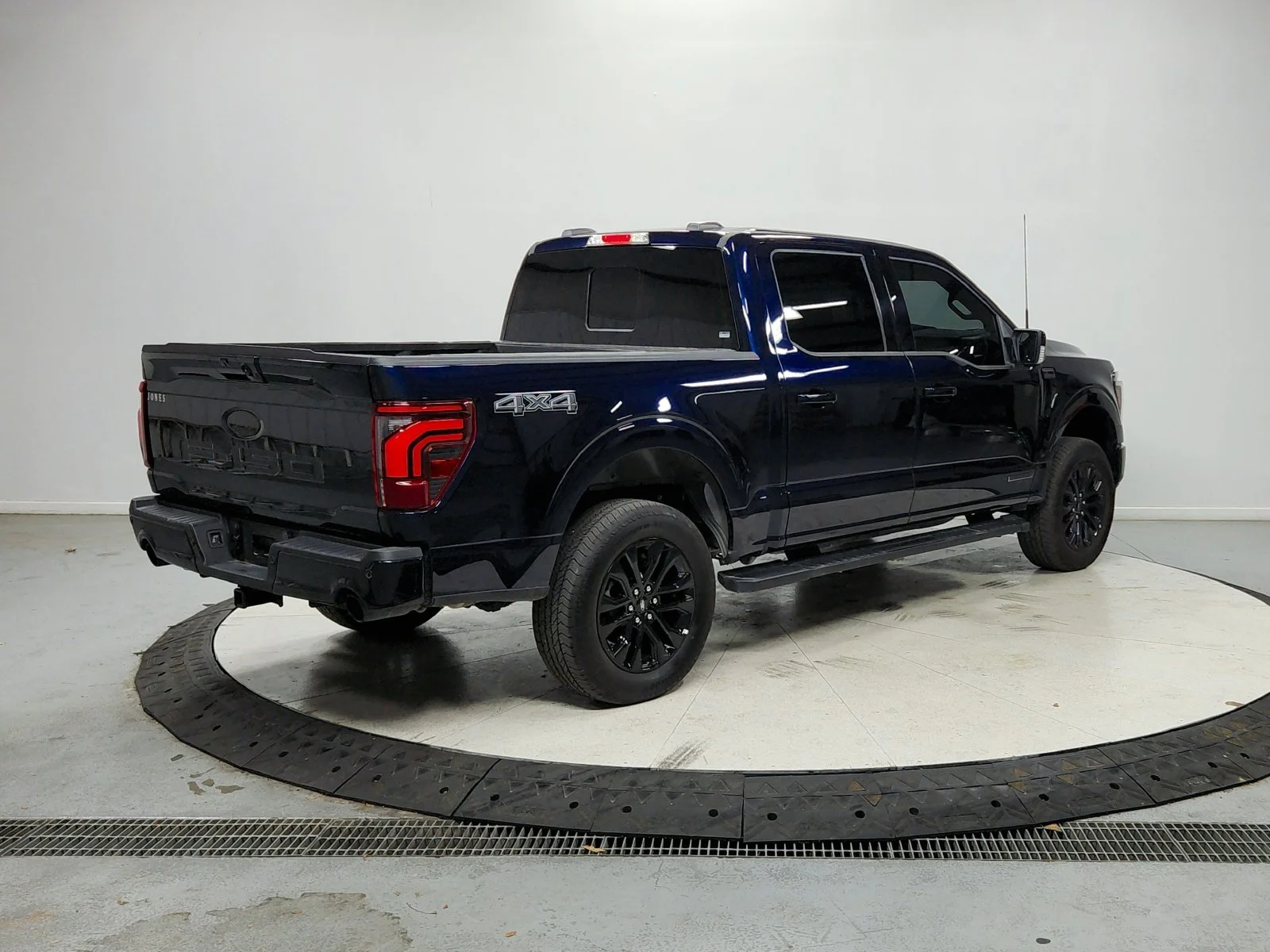 Used 2024 Blue Ford Lariat image 8
