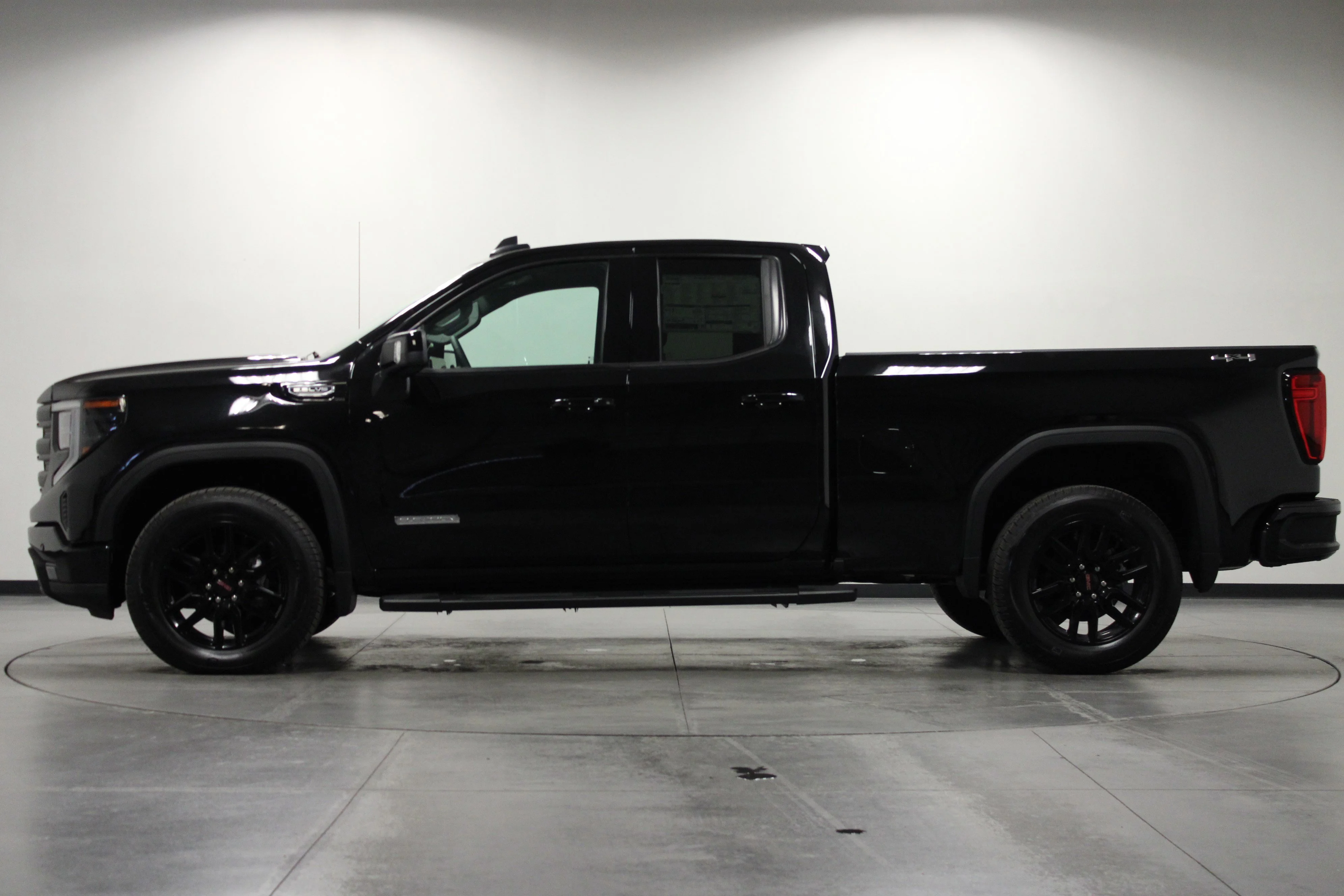 New 2025 Onyx Black GMC Elevation image 7
