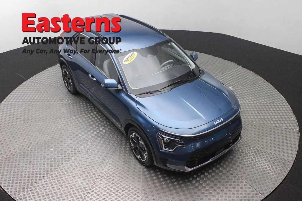 Used 2023 Blue Kia Wind image 3