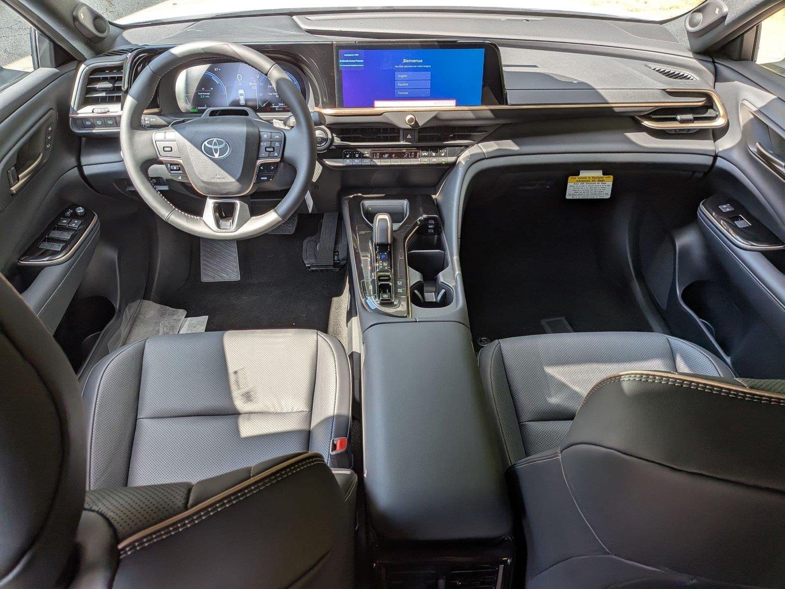 2025 Toyota Crown Signia Limited - Photo 29
