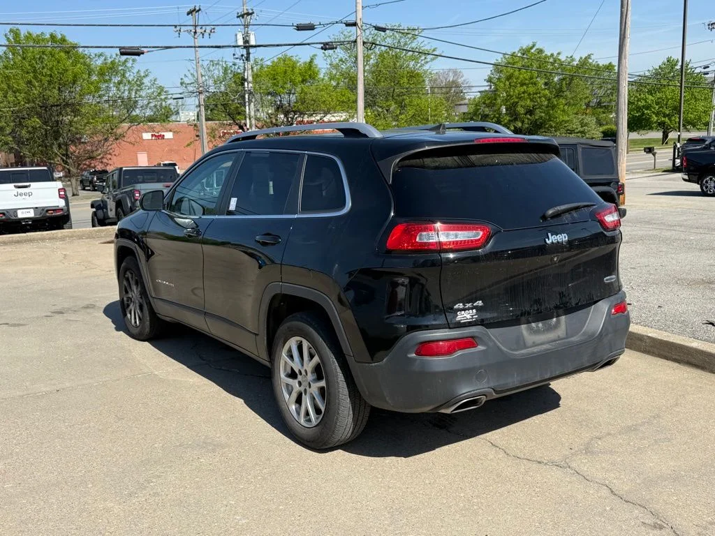 Used 2018 Black Jeep Latitude Plus image 8