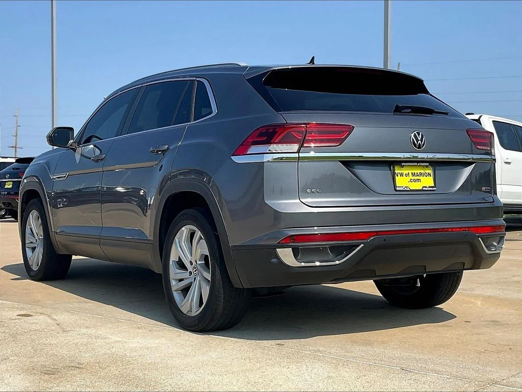 Used 2021 Gray Volkswagen 2.0T SEL image 4