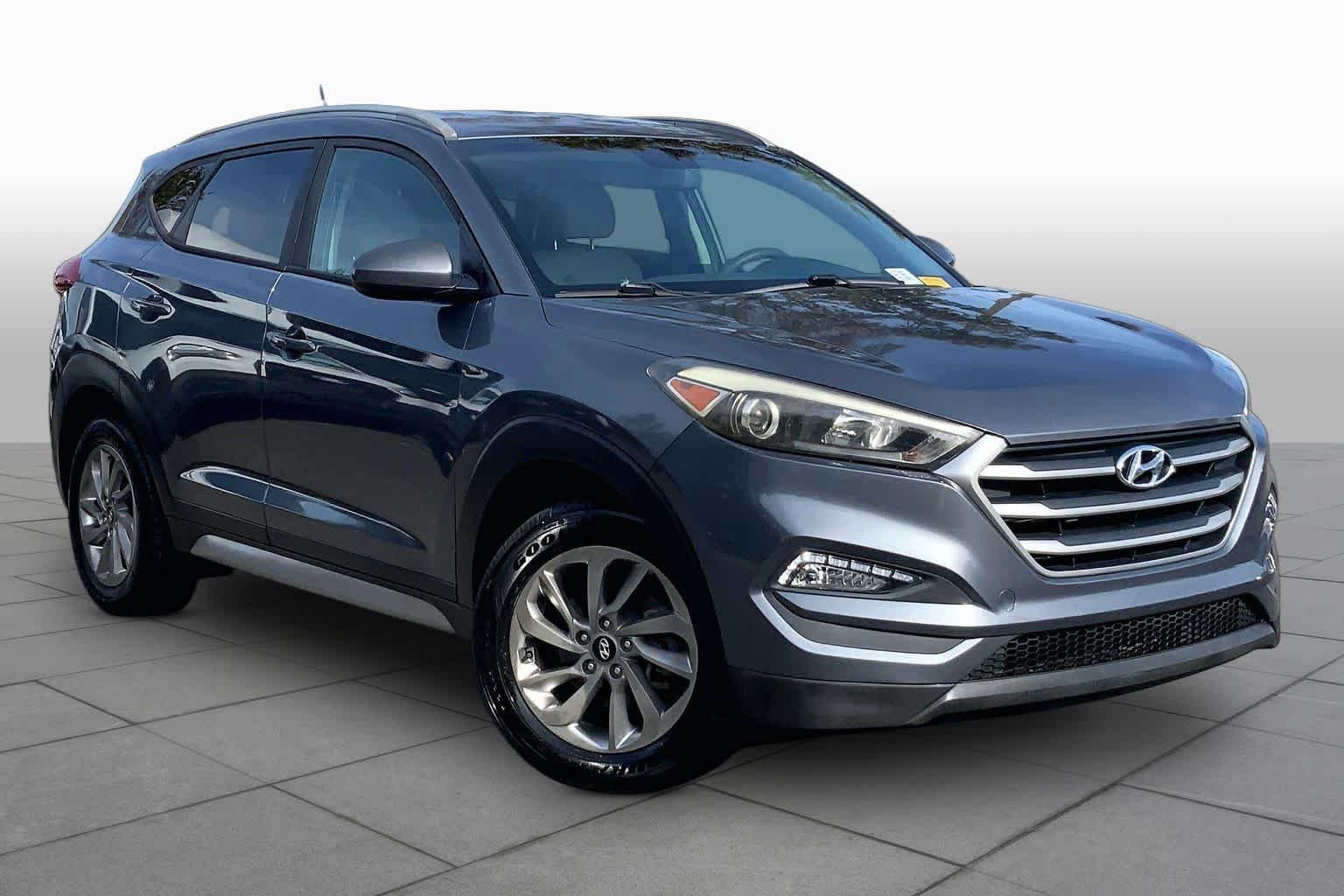 Used 2017 Coliseum Grey Hyundai SE image 3