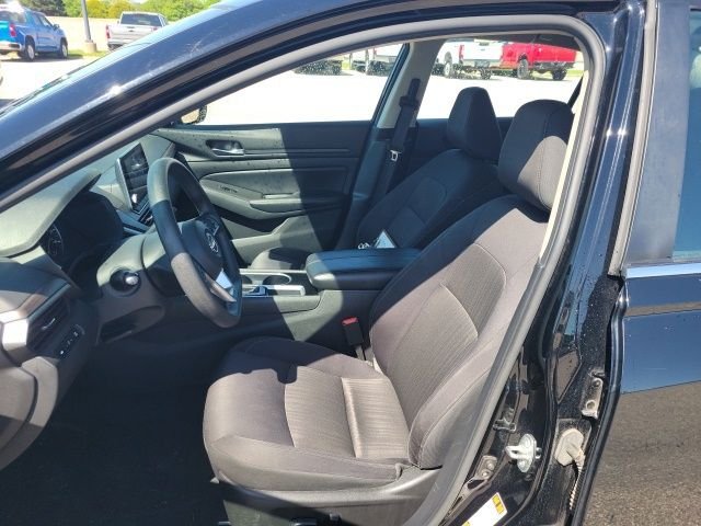 Used 2024 Super Black Nissan 2.5 SV image 15