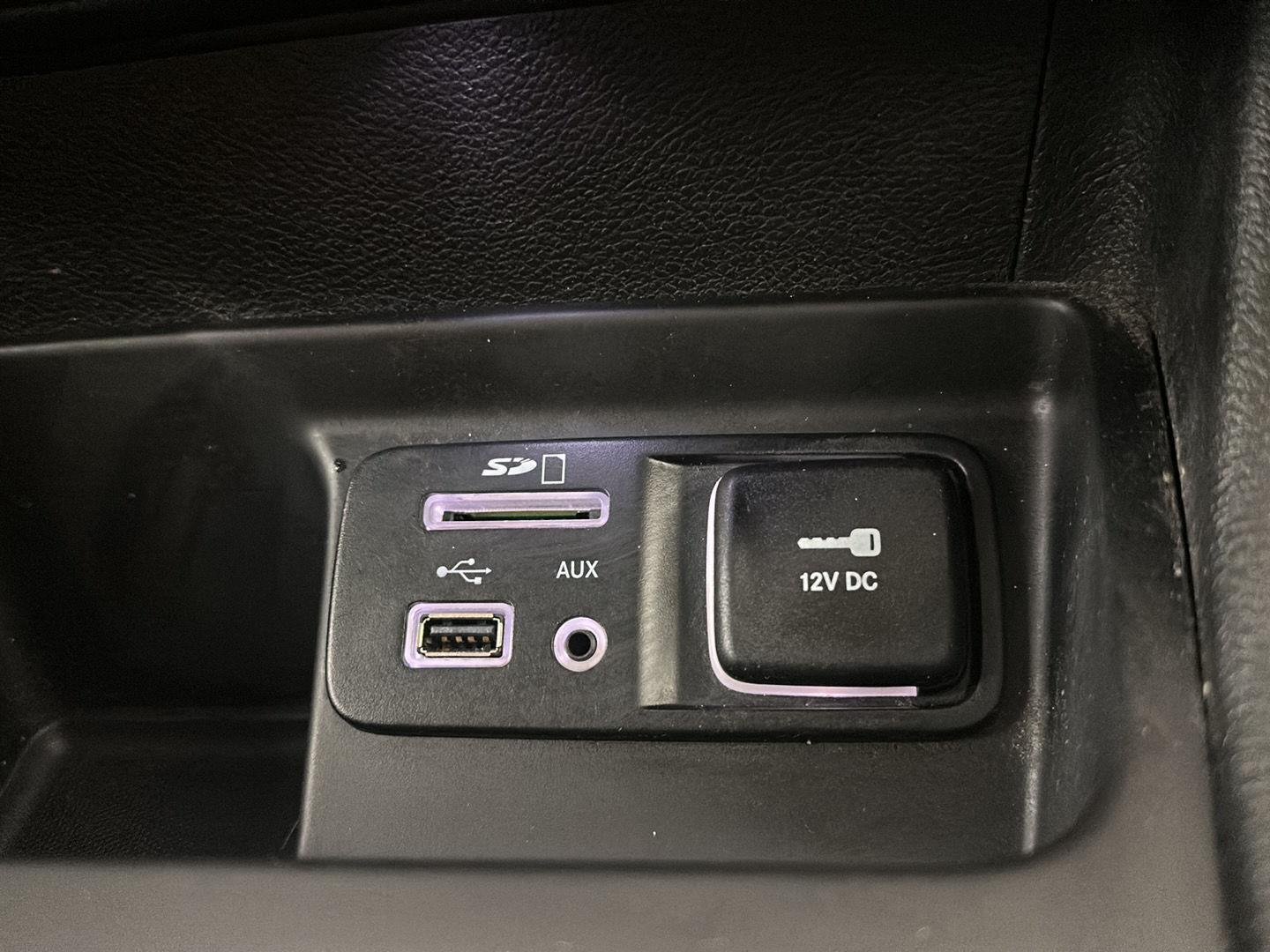 Used 2017 Granite Crystal Metallic Clearcoat Jeep Latitude image 14