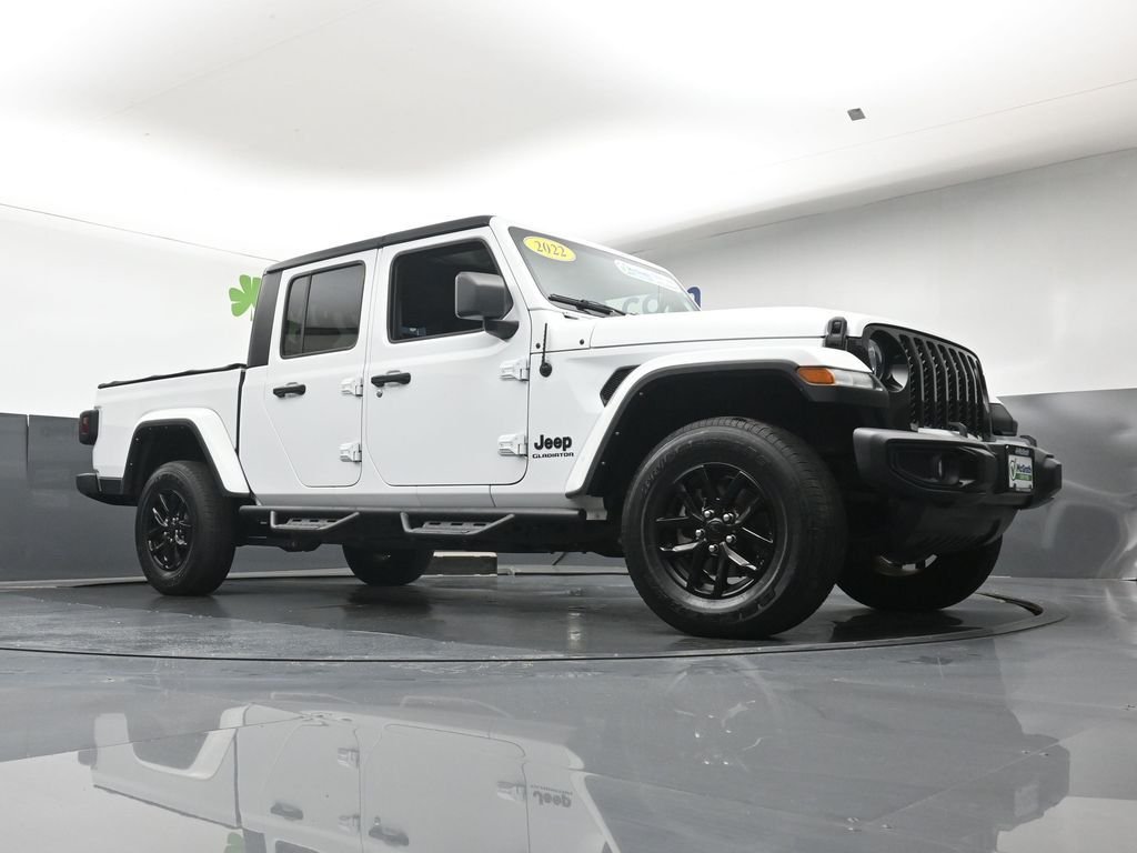 Used 2022 White Jeep Sport image 25