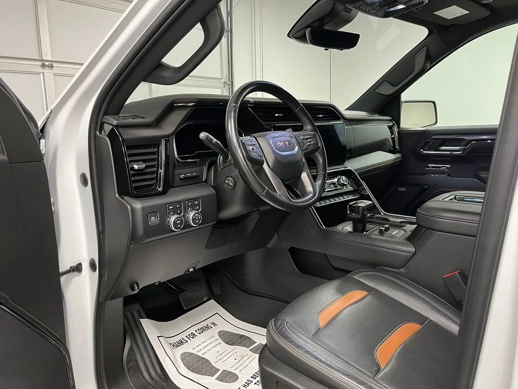 Used 2022 White GMC AT4 image 19