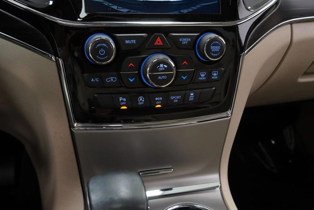 Used 2021 Gray Jeep Limited image 38
