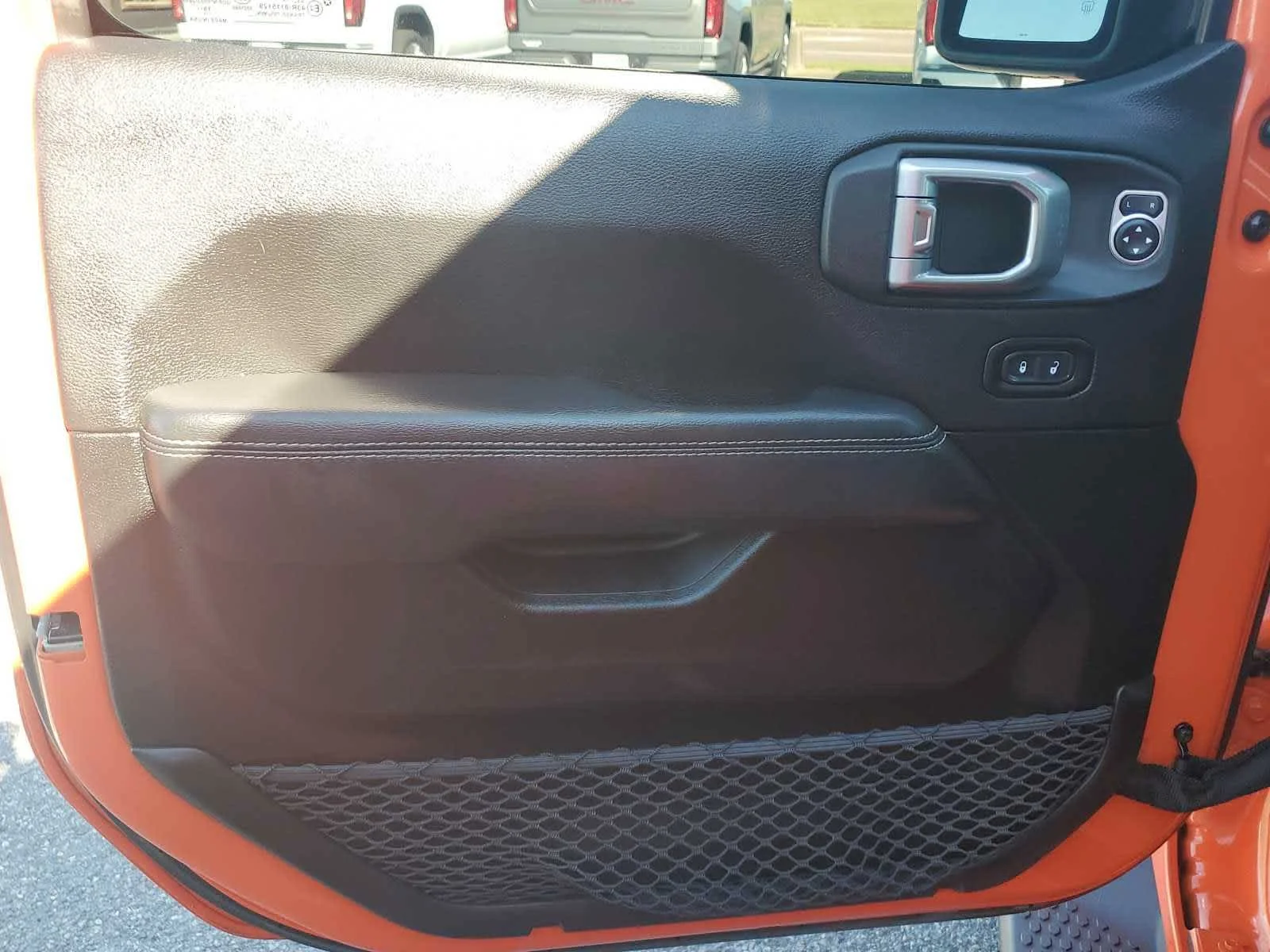 Used 2020  Jeep Sahara image 16