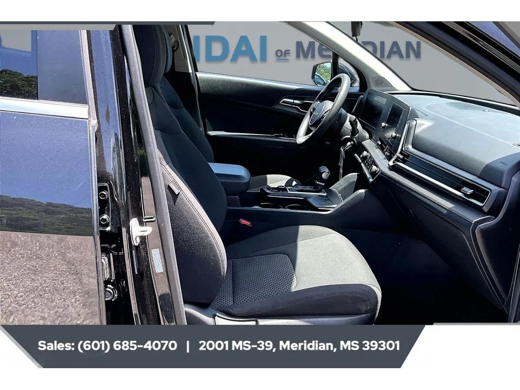 Used 2025 Fusion Black Kia LX image 6