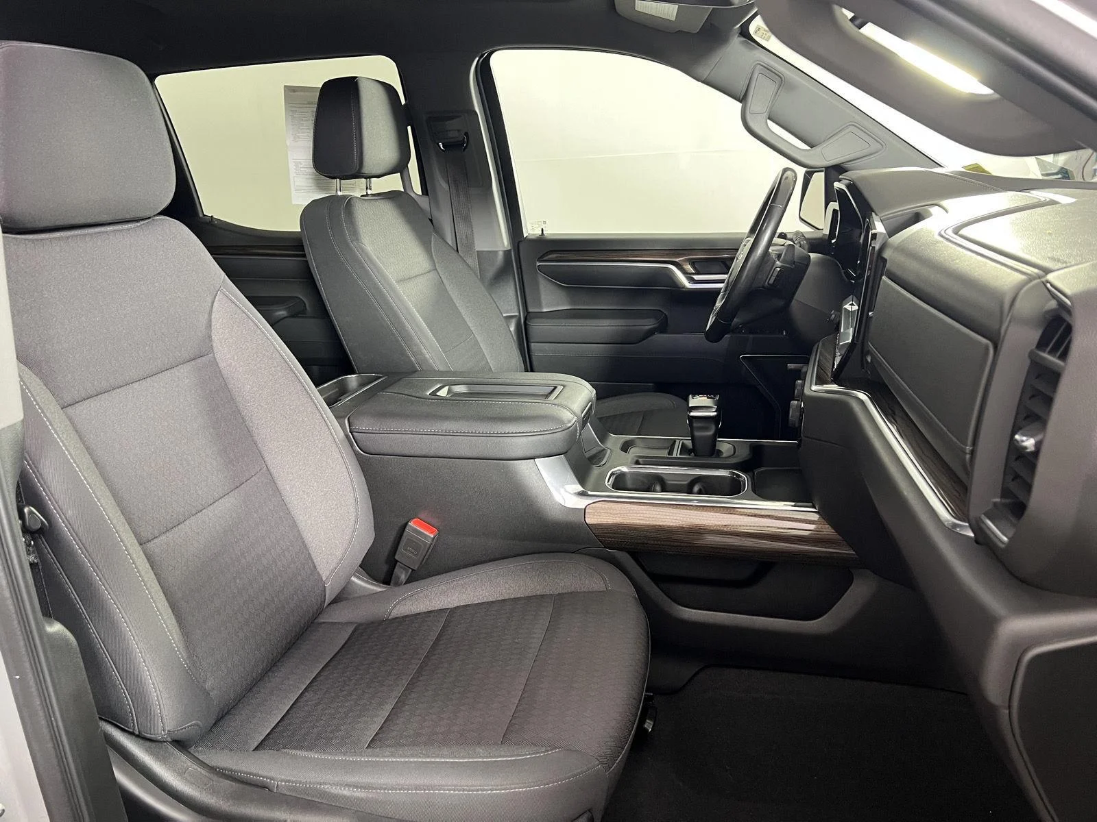 Used 2022 SILVER ICE METALLIC Chevrolet RST image 24