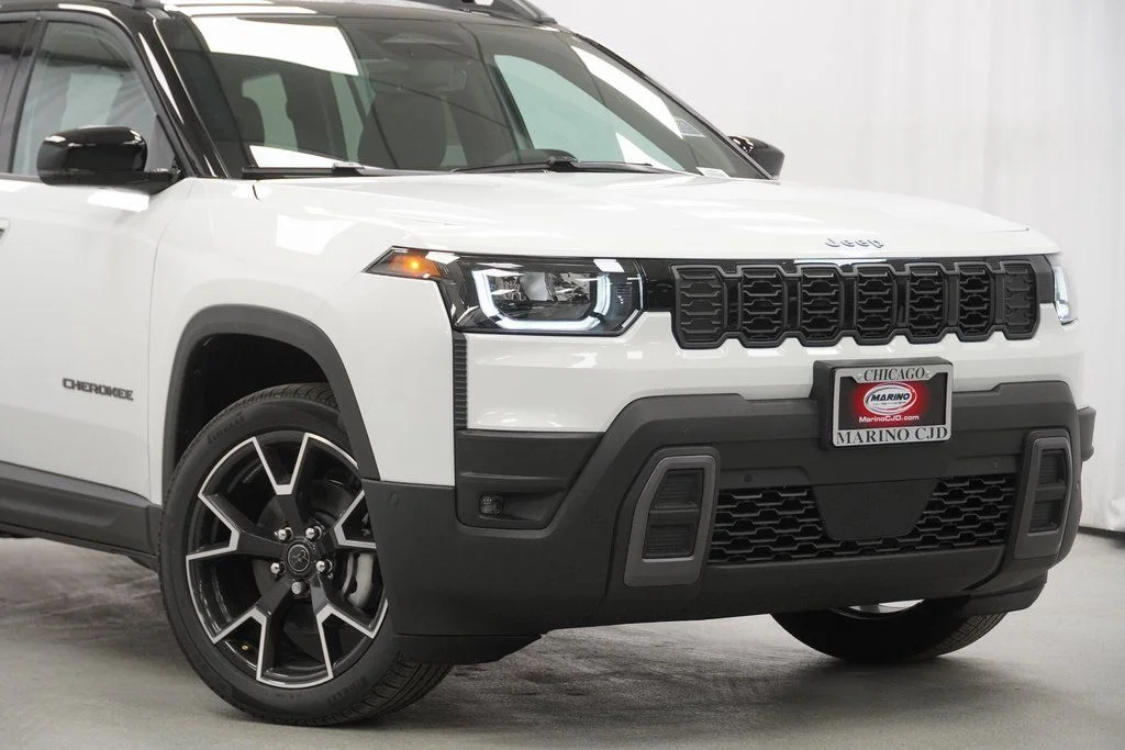 New 2026 Bright White Clear-Coat Exterior Paint Jeep Overland image 3