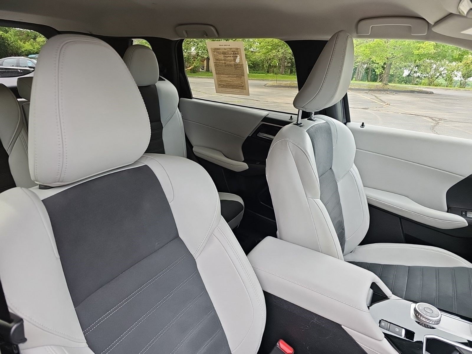 Used 2025 Silver Mitsubishi SE image 10