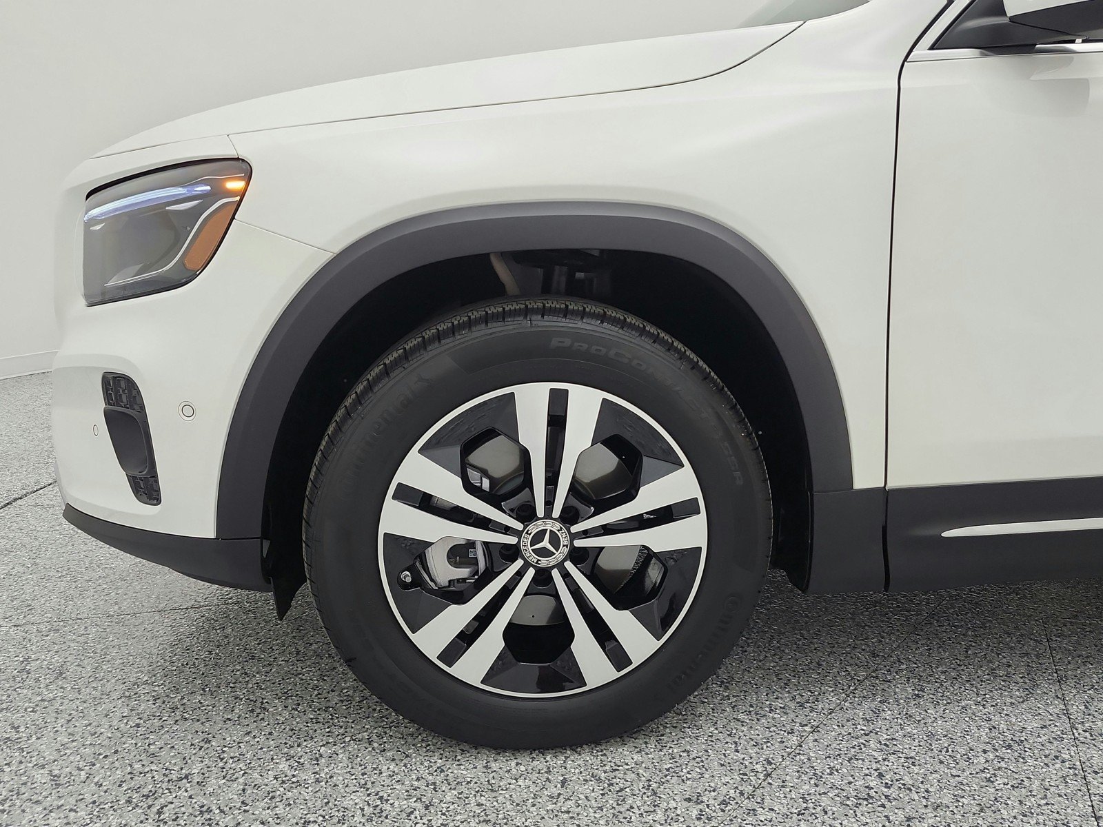 Used 2025 Polar White Mercedes-Benz GLB 250 SUV image 17