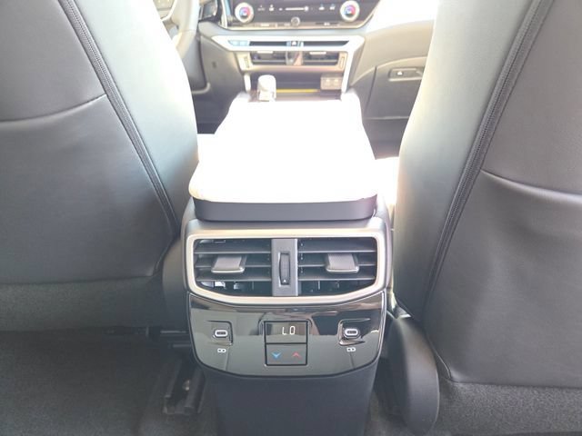 New 2026 Eminent White Pearl Lexus PREMIUM PLUS image 39