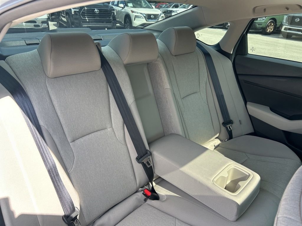 Used 2025  Honda SE image 45