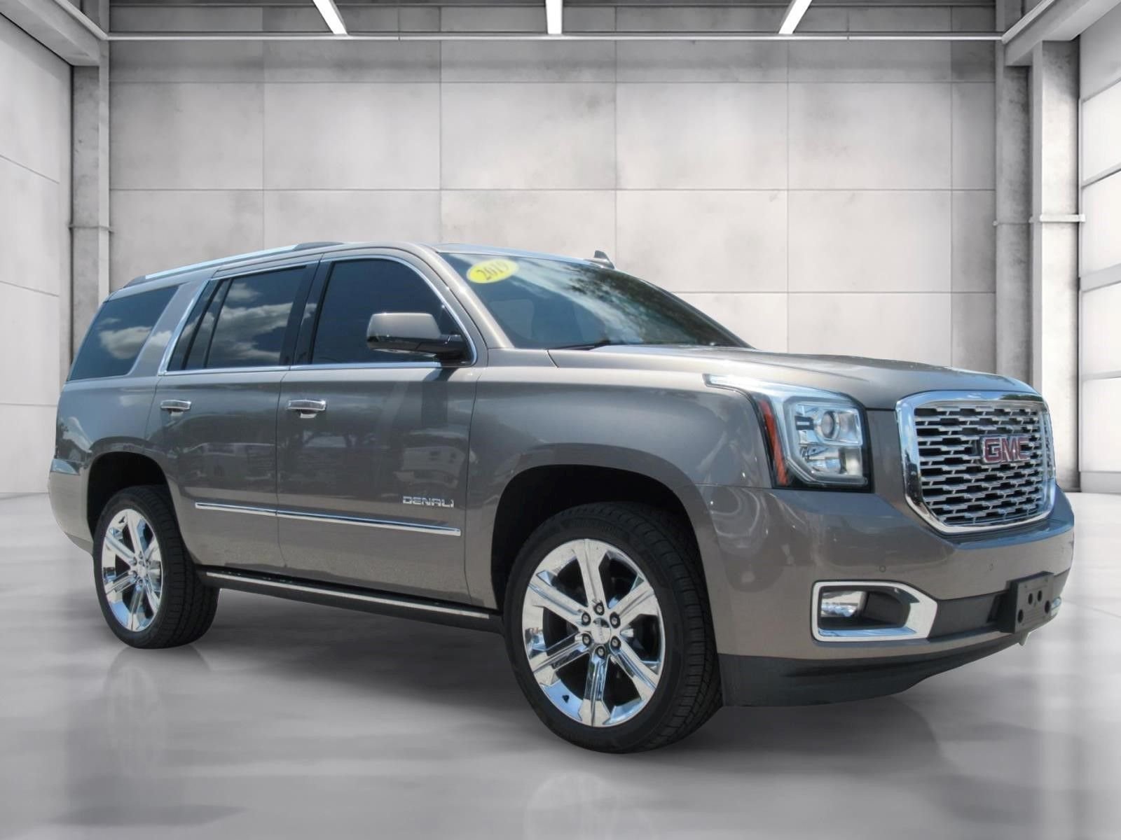 Used 2019  GMC Denali image 1
