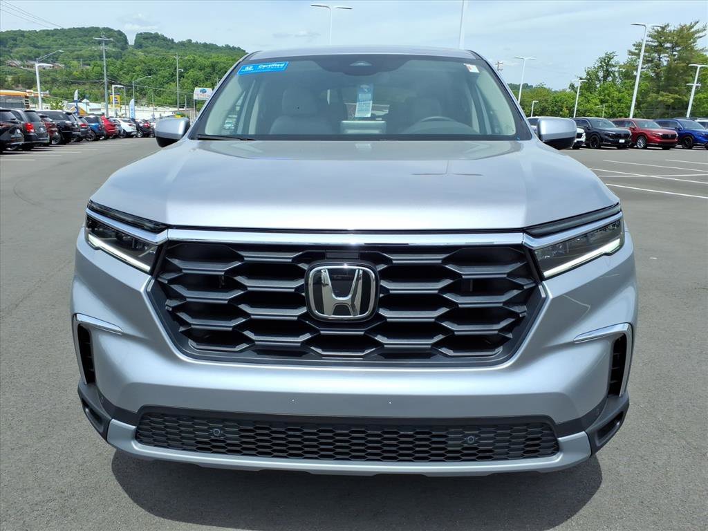Certified Used 2025 Lunar Silver Metallic Honda AWD EX-L image 44