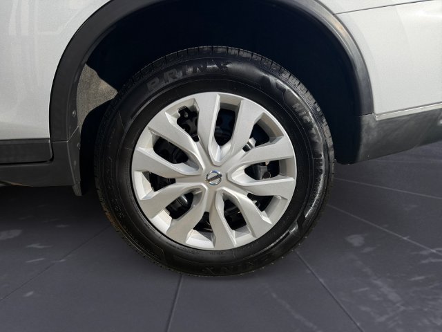Used 2017 Silver Nissan S image 41