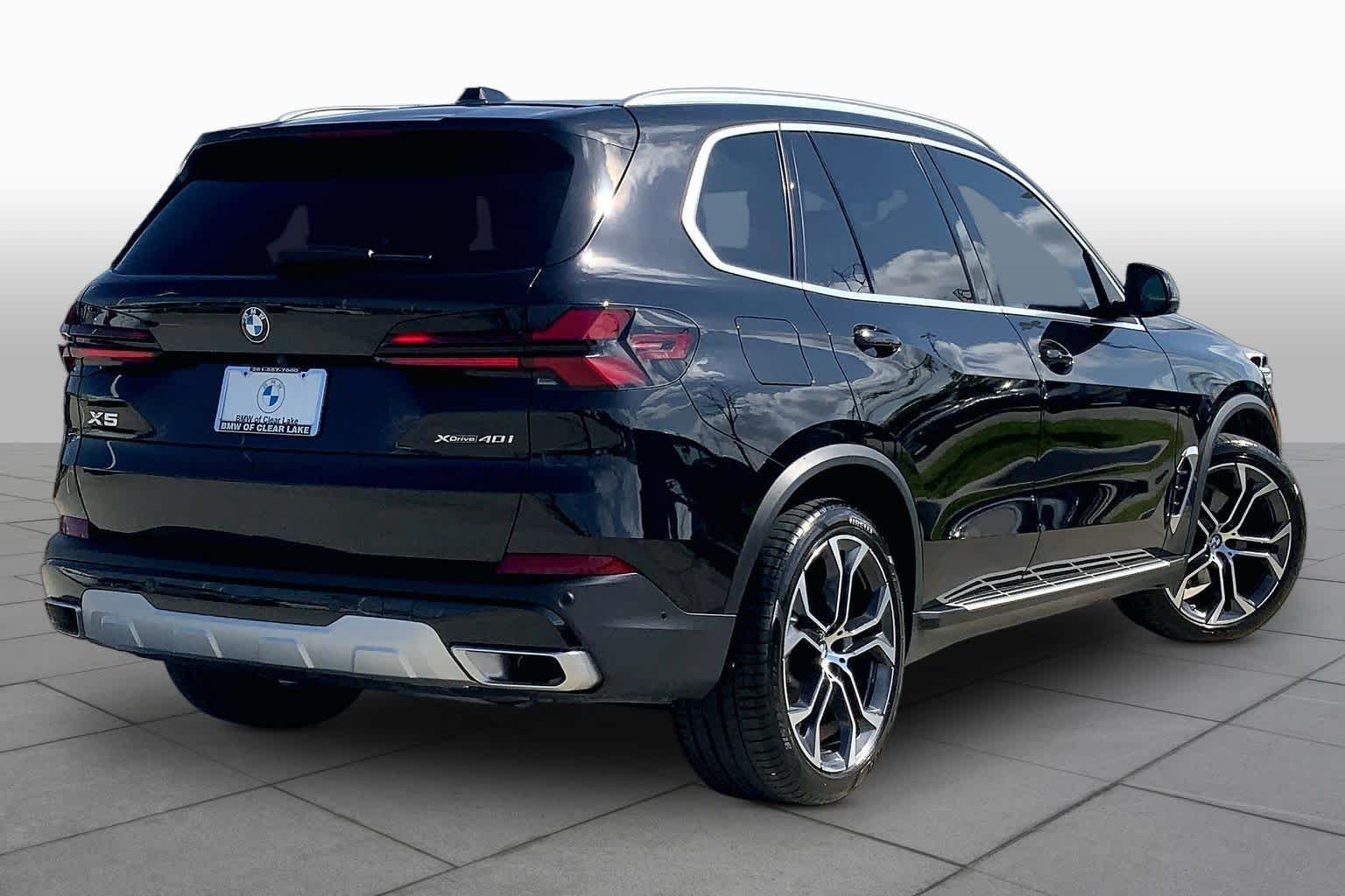 Used 2024 Black Sapphire Metallic BMW xDrive40i image 12