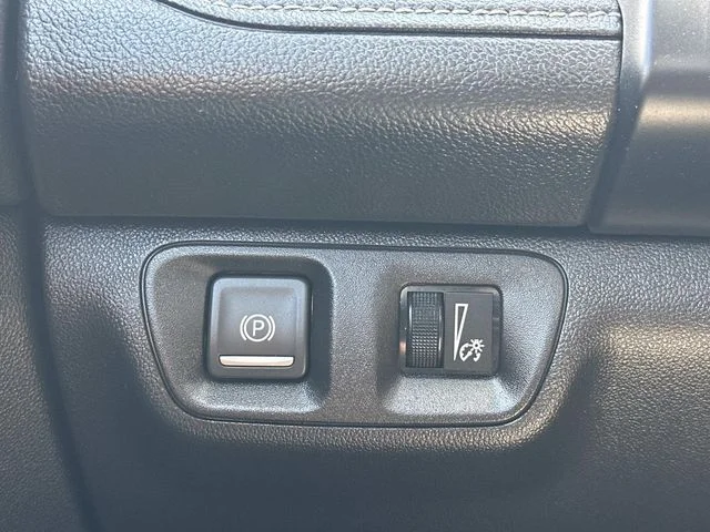 Used 2019 Red GMC SLE-1 image 25