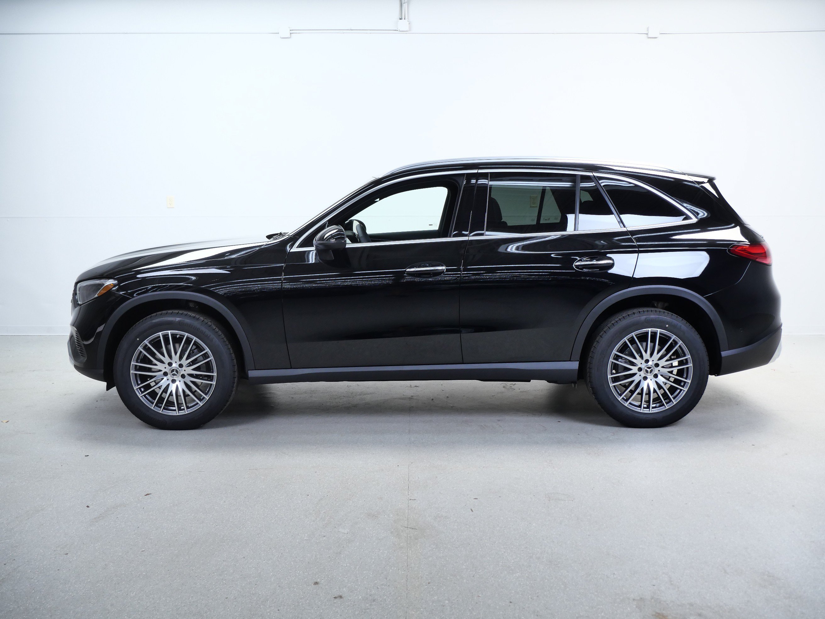 New 2026 Black Mercedes-Benz GLC 300 image 6