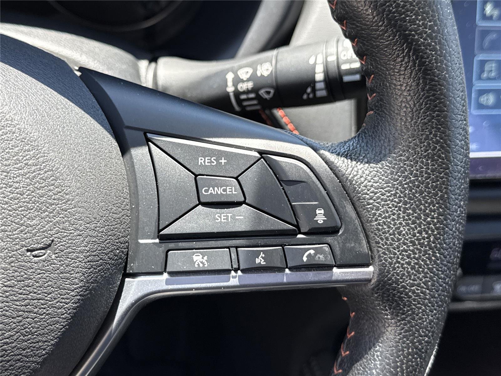 Used 2023 Boulder Gray Pearl Nissan SR image 23