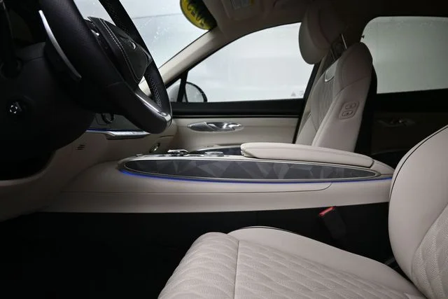 Used 2025 White Genesis 3.5T Sport image 16