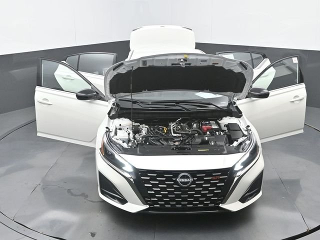 Used 2025 Pearl White Tricoat Nissan 2.5 SR image 33