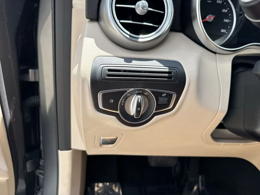 Used 2021 Graphite Gray Metallic Mercedes-Benz GLC 300 image 56