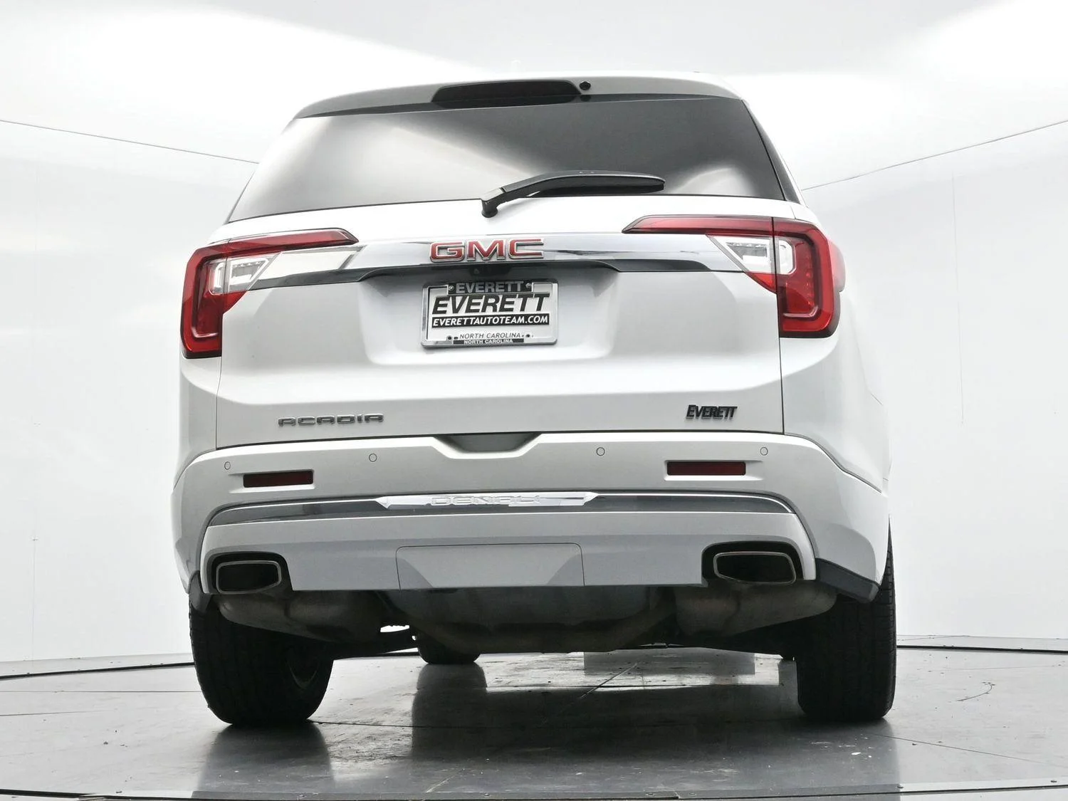 Used 2023 White Frost Tricoat GMC Denali image 45
