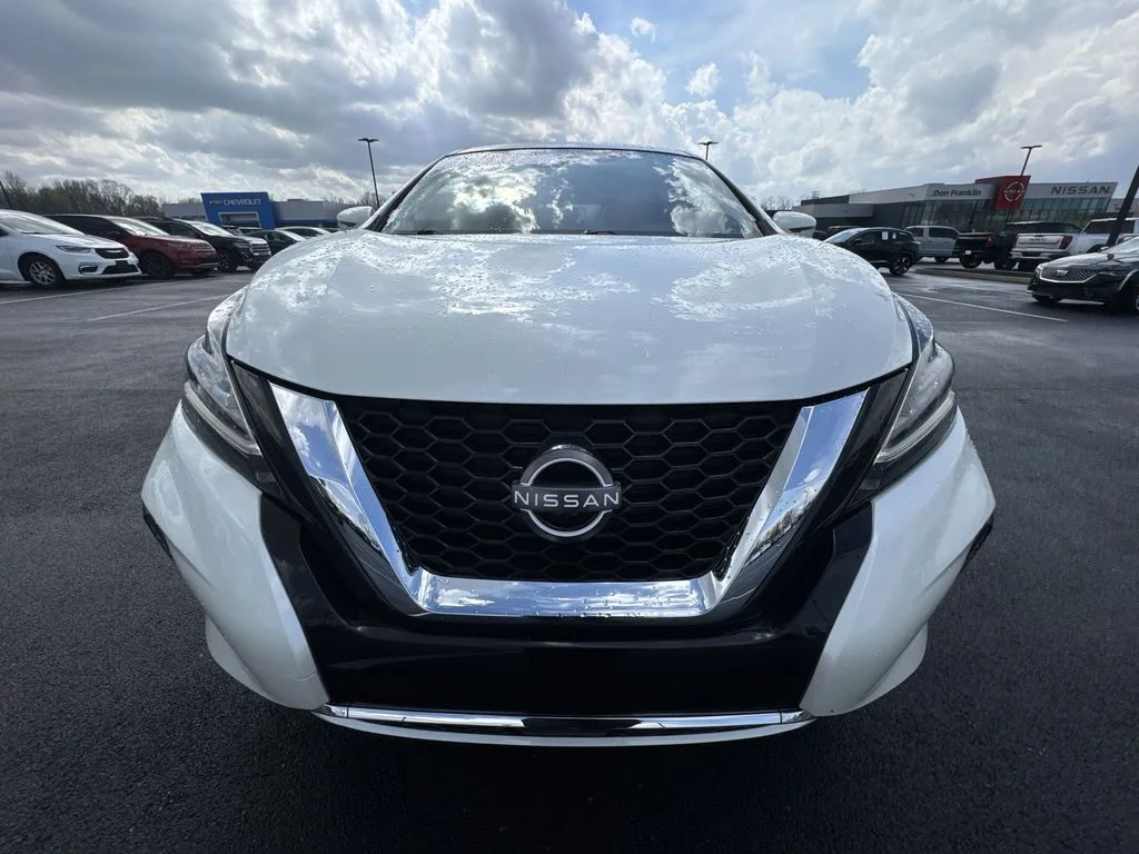 Used 2024 White Nissan SL image 27